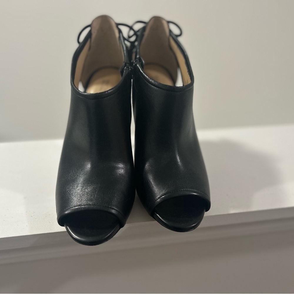 Michael Kors Jennings‎ Low Bootie EUC Size 8 - Picture 3 of 4